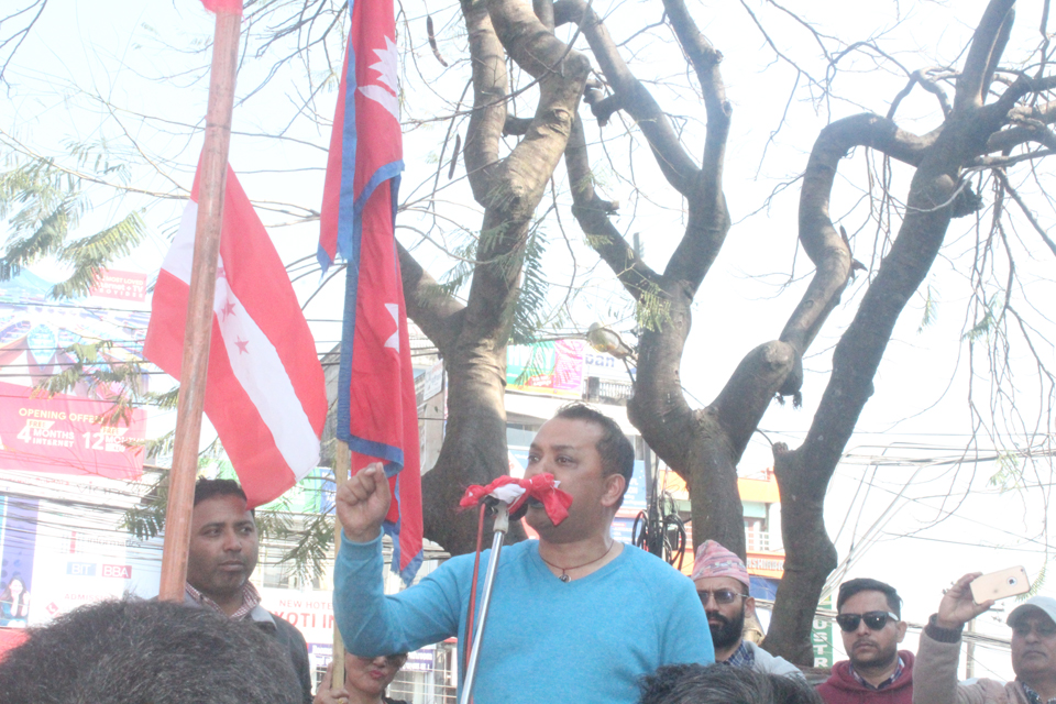 कांग्रेस युवा नेता गगन थापालाई पोखरामा कालो झण्डा