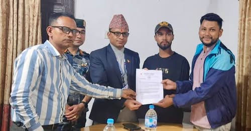 प्रेस सेन्टर दैलेखले पेसागत सुरक्षाको माग गर्दै बुझायो ज्ञापन पत्र