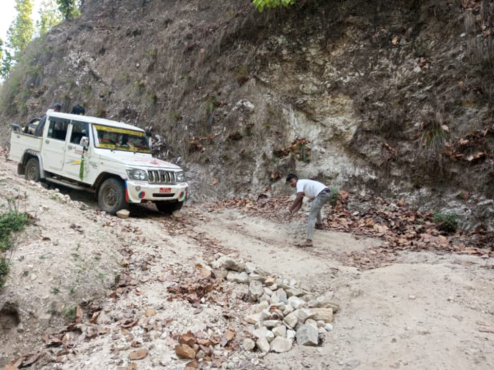 सडकमा खाल्डाखुल्डी हुँदा लाँकुरीका नागरिक सास्ति खेप्न बाध्य